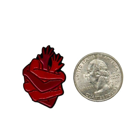 ☀️Red Enamel Pin Arms Hugging Heart Shape Lapel Pin Heart & Hands Red New - Picture 5 of 5